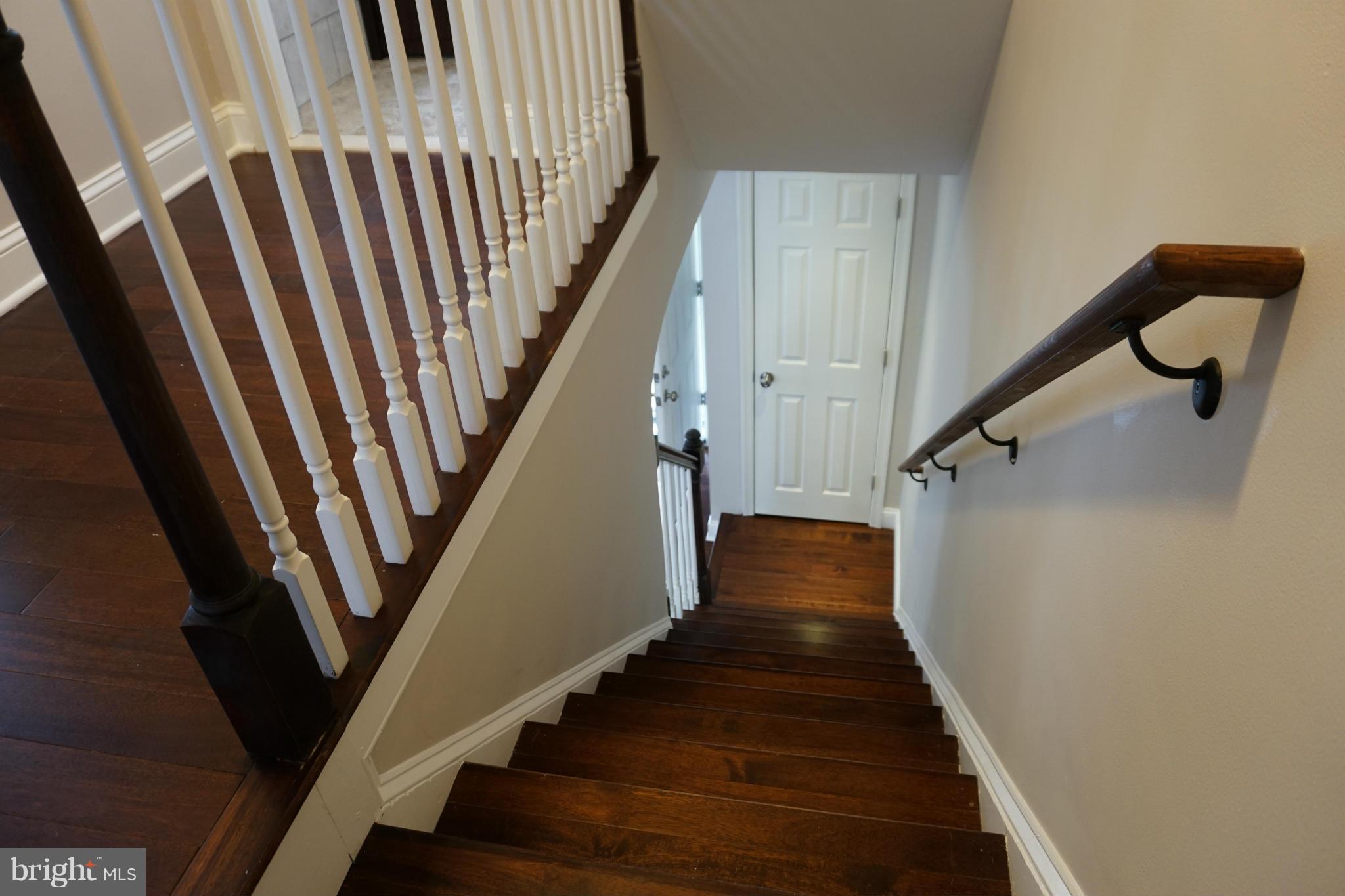 901 Wicklow Road Baltimore, MD 21229 - Photo 22 of 29 a view of entryway