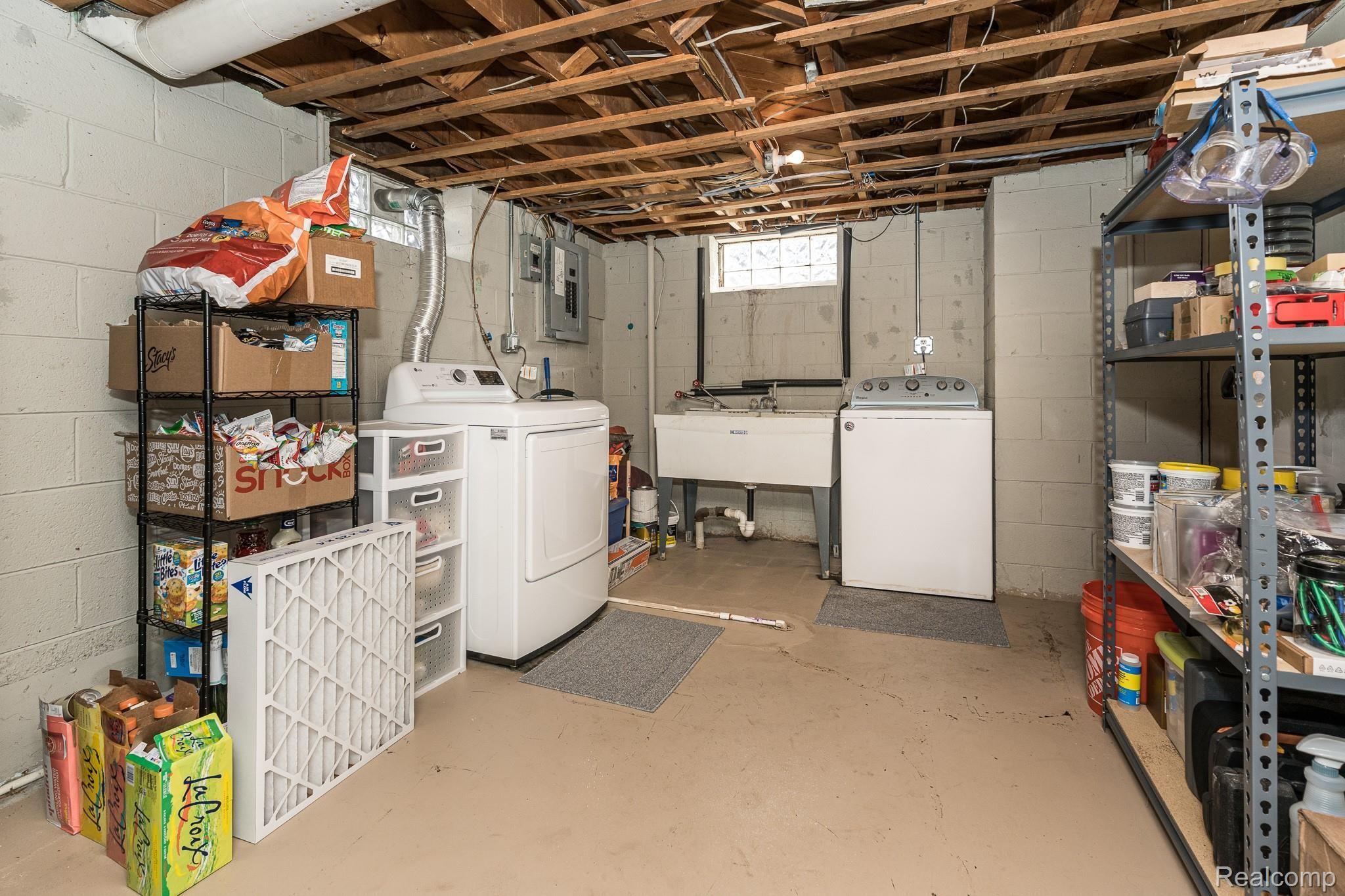 211 South Helen Avenue Rochester, MI 48307 - Photo 25 of 38 211 S Helen MLS-W026.jpg