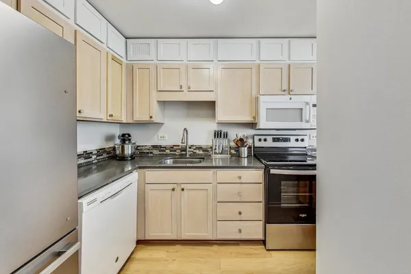 $239,000 | 211 East Ohio Street, Unit 2817, Chicago, IL 60611