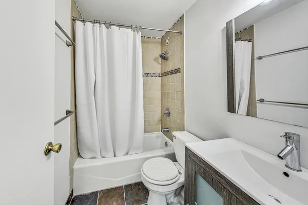 $239,000 | 211 East Ohio Street, Unit 2817, Chicago, IL 60611