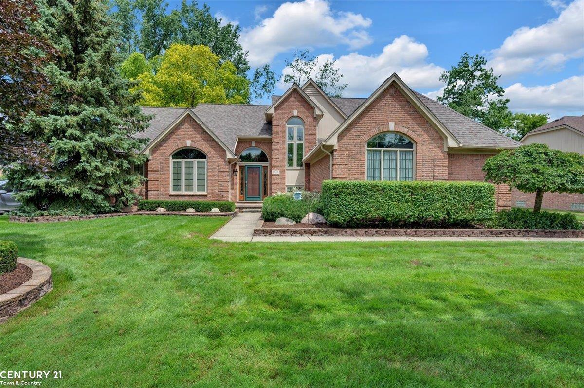 1042 Covington Pl Drive Rochester Hills, MI 48309 - Photo 2 of 40