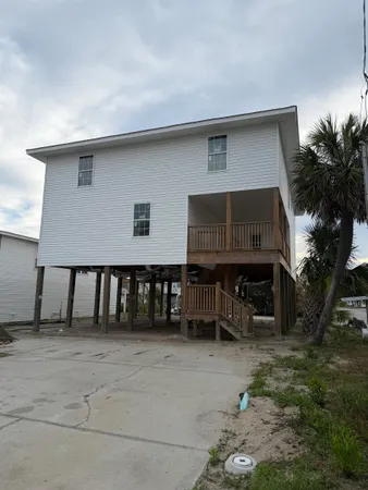 $847,700 | 300 44th Avenue North, North Myrtle Beach, SC 29582