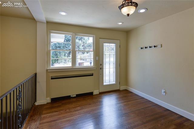 102 Cresta Road Colorado Springs, CO 80906 - Photo 3 of 17