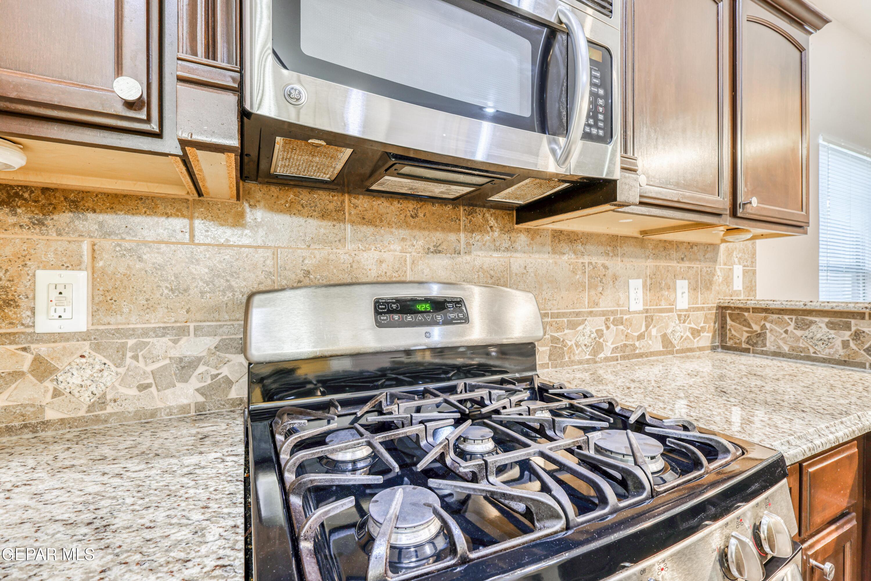 14209 Rattler Point Drive El Paso, TX 79938 - Photo 27 of 54 362A5538_HDR