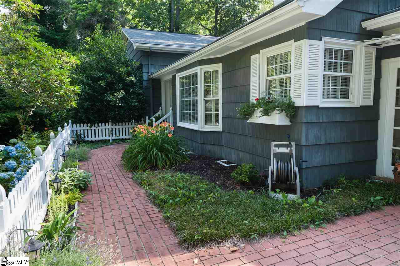 218 Laurel Road Greer, SC 29651 - Photo 4 of 36