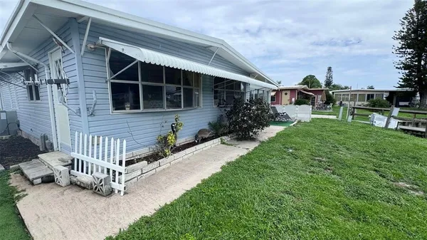 $1,750 | 2505 East Bay Drive, Unit 54, Largo, FL 33771