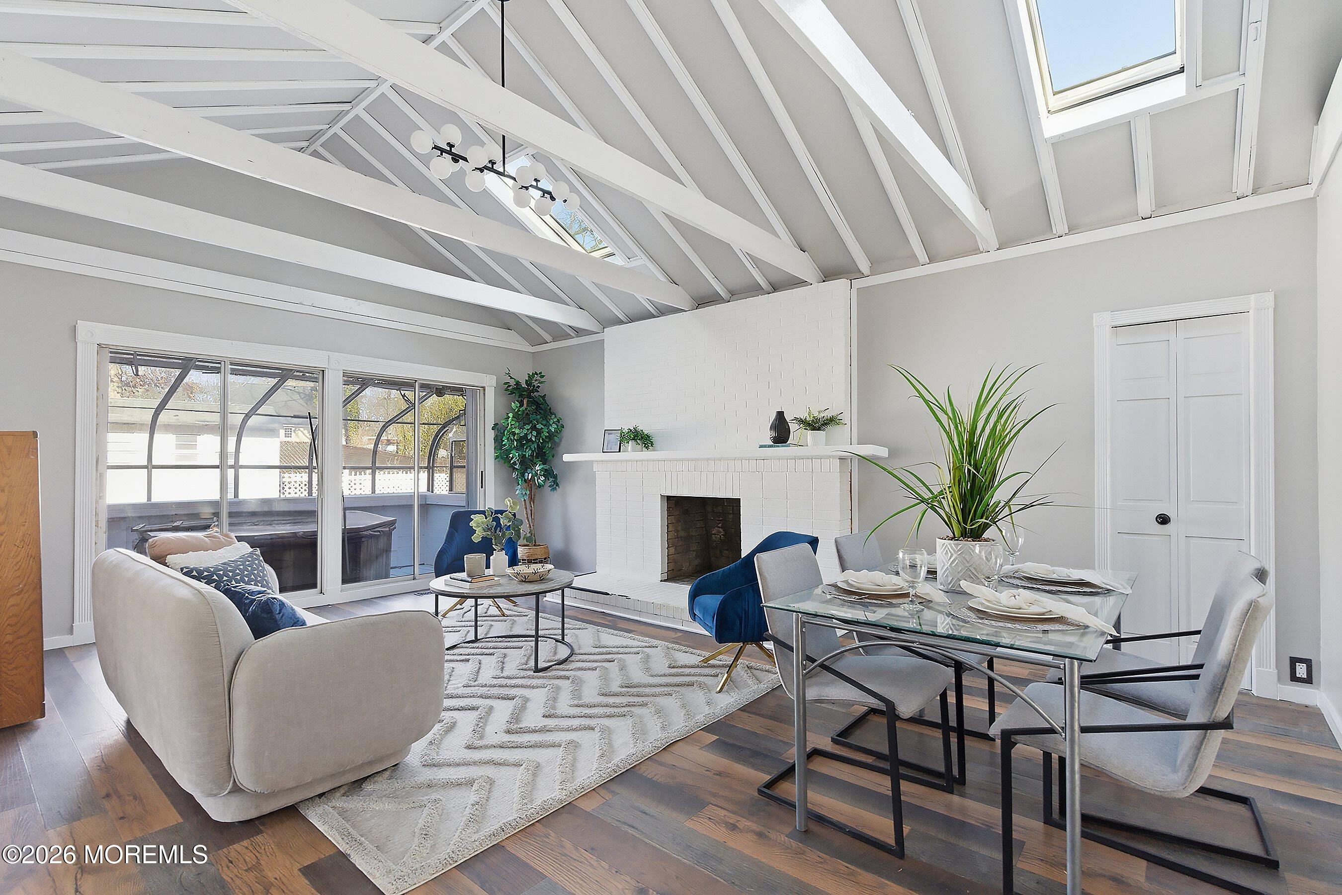 10-1_15_26_Living 2A