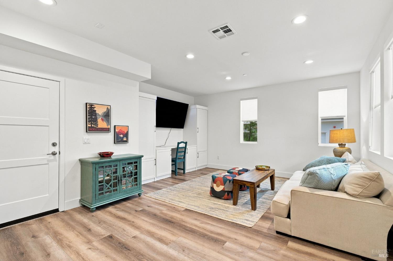 659 Semillon Lane Santa Rosa, CA 95403 - Photo 4 of 33 Gallery Image 4