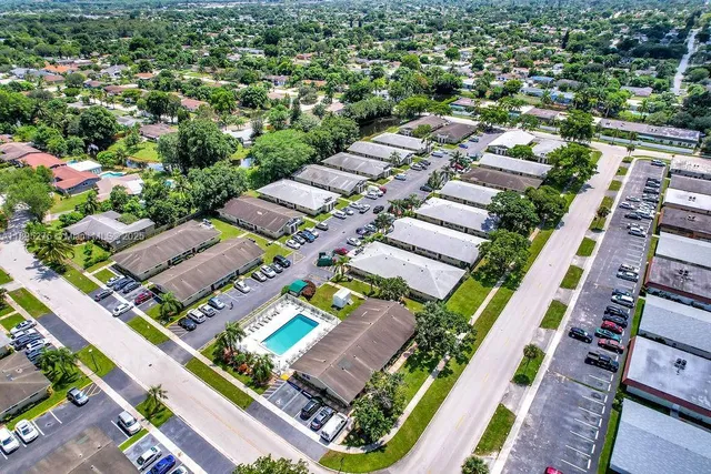 $2,025 | 656 Kathy Court, Margate, FL 33068