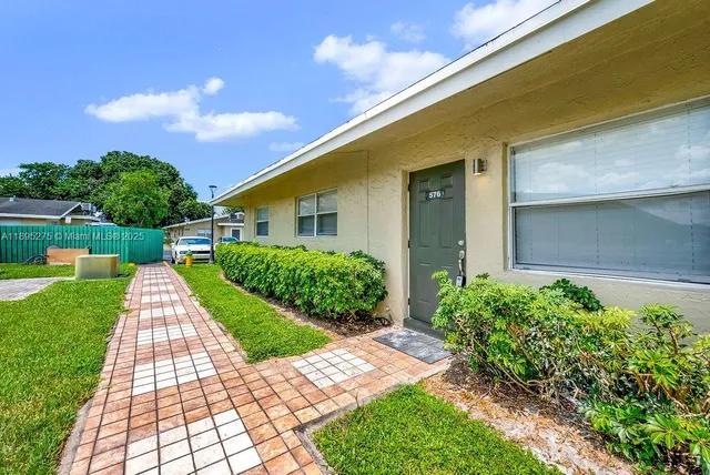 $2,025 | 656 Kathy Court, Margate, FL 33068