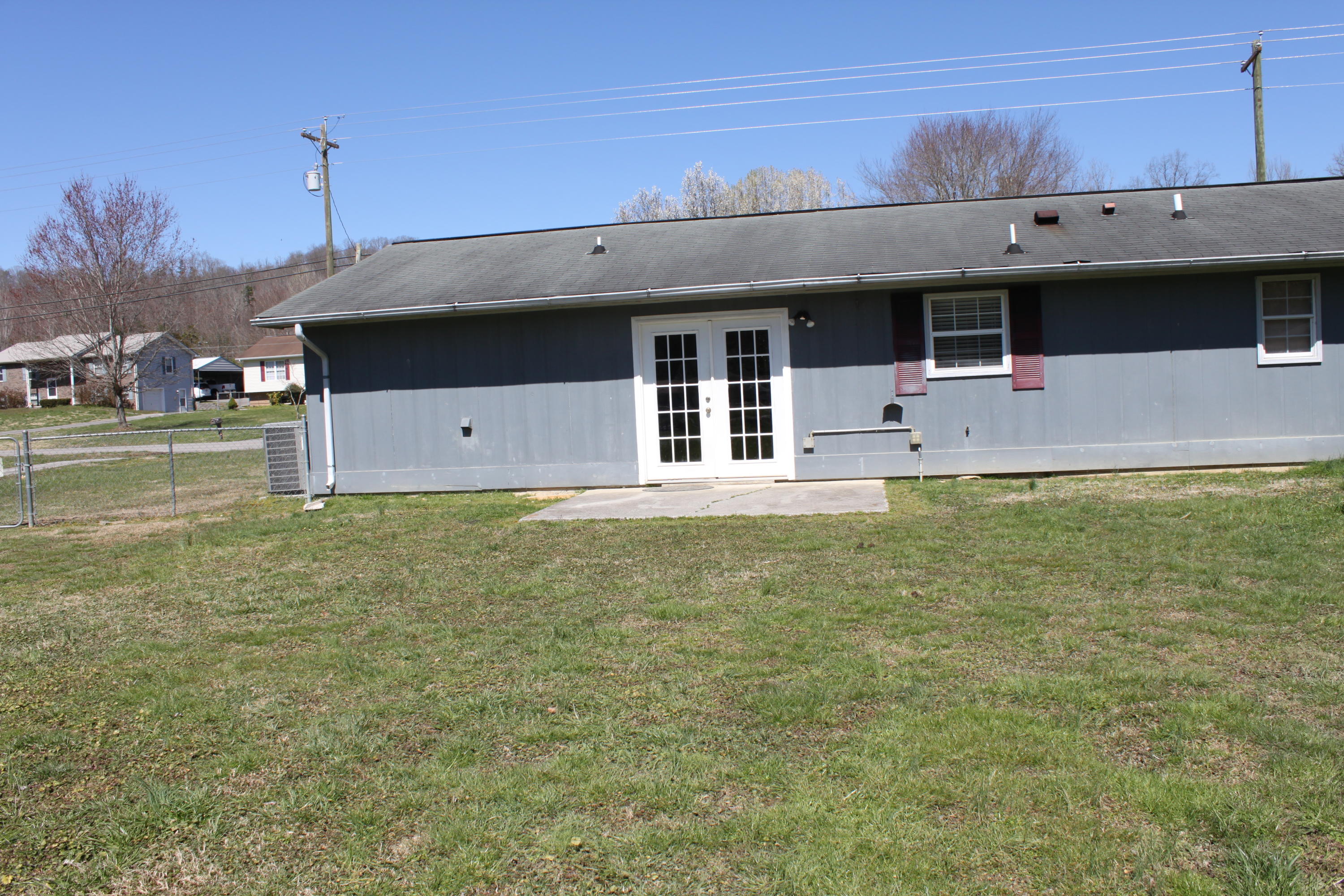 407 Edgemoor Road Powell, TN 37849 - Photo 4 of 16 IMG_0699