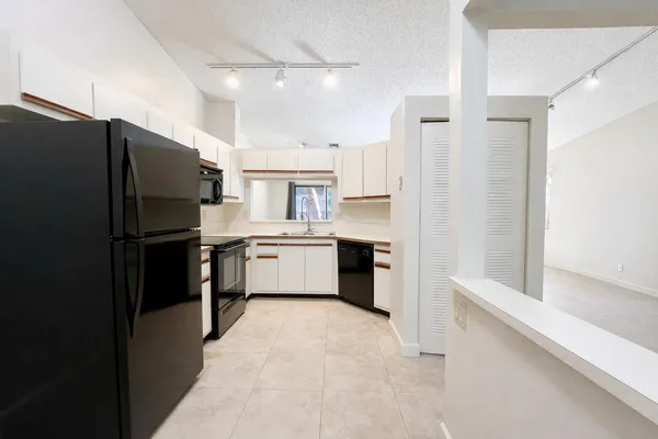 $2,250 | 1948 Discovery Circle East, Unit 1948, Deerfield Beach, FL 33442