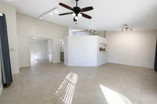 $2,250 | 1948 Discovery Circle East, Unit 1948, Deerfield Beach, FL 33442