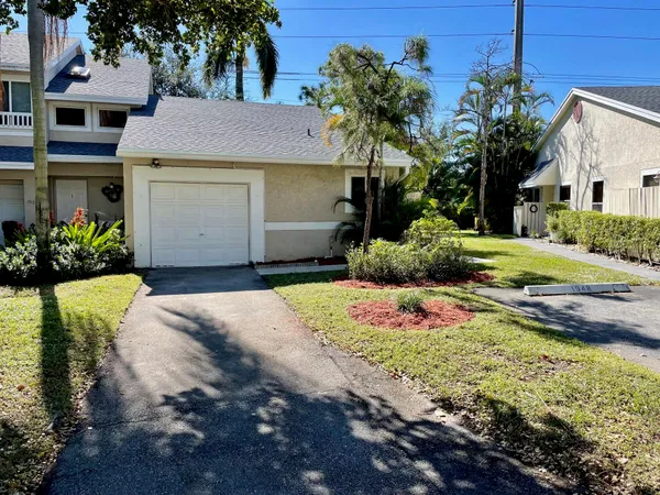 $2,250 | 1948 Discovery Circle East, Unit 1948, Deerfield Beach, FL 33442