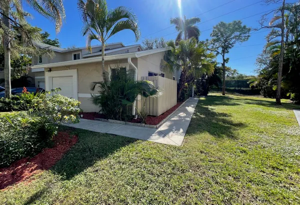 $2,250 | 1948 Discovery Circle East, Unit 1948, Deerfield Beach, FL 33442