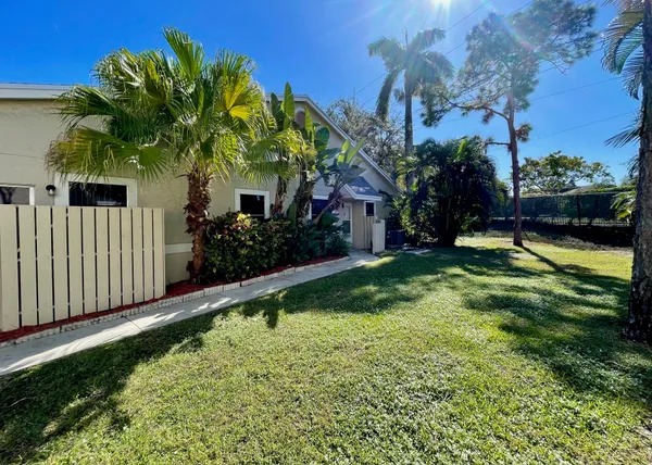 $2,250 | 1948 Discovery Circle East, Unit 1948, Deerfield Beach, FL 33442