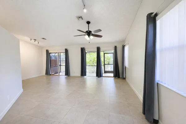 $2,250 | 1948 Discovery Circle East, Unit 1948, Deerfield Beach, FL 33442