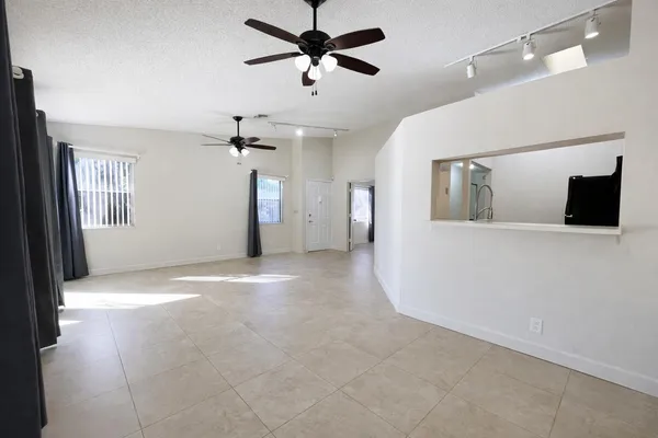 $2,250 | 1948 Discovery Circle East, Unit 1948, Deerfield Beach, FL 33442