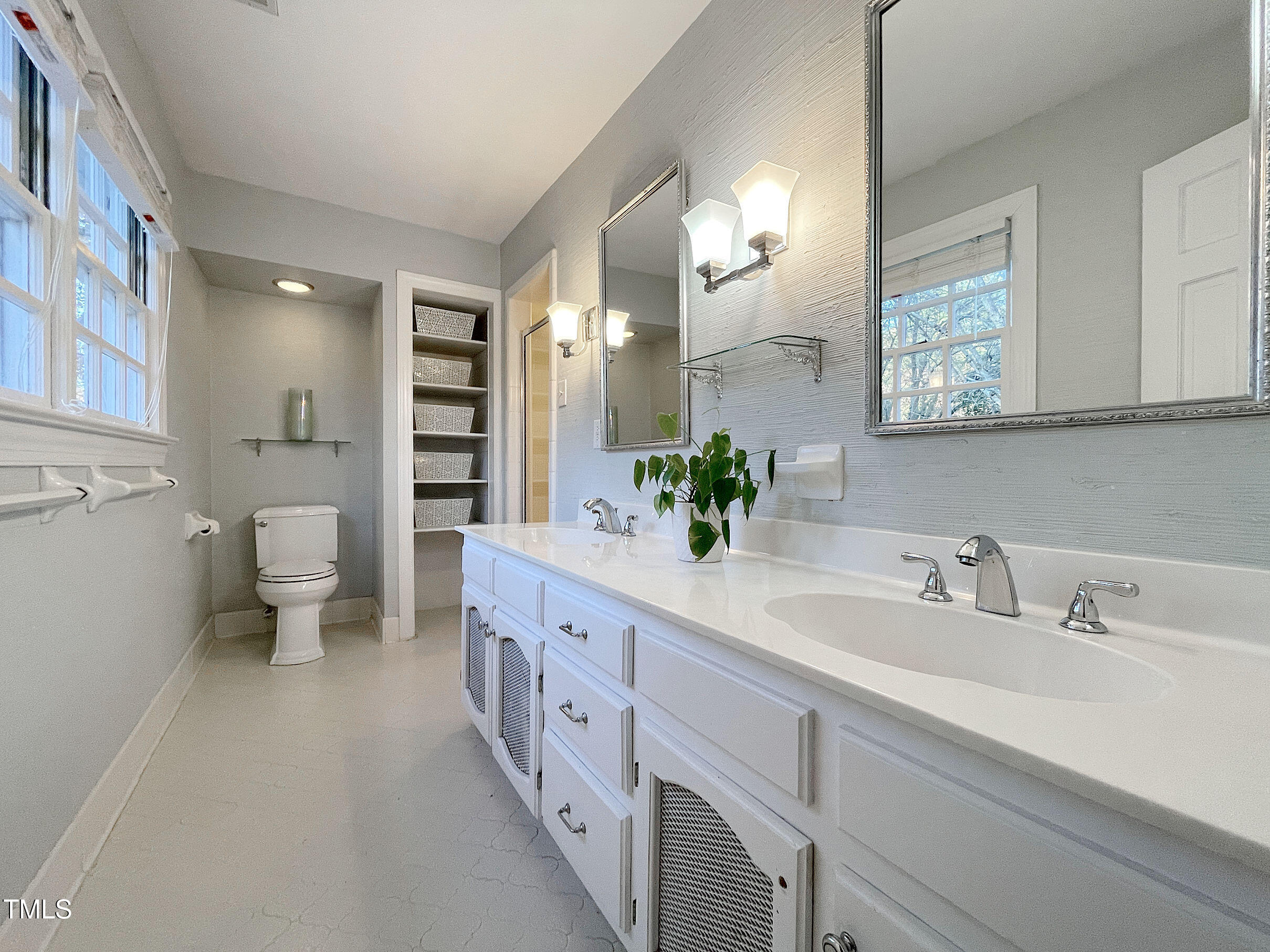 3222 Sussex Road Raleigh, NC 27612 - Photo 28 of 54 20241129_205424001_iOS