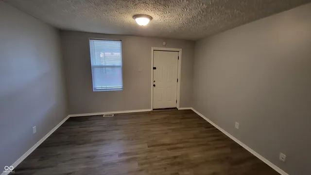 $945 | 653 Birch Avenue, Indianapolis, IN 46221