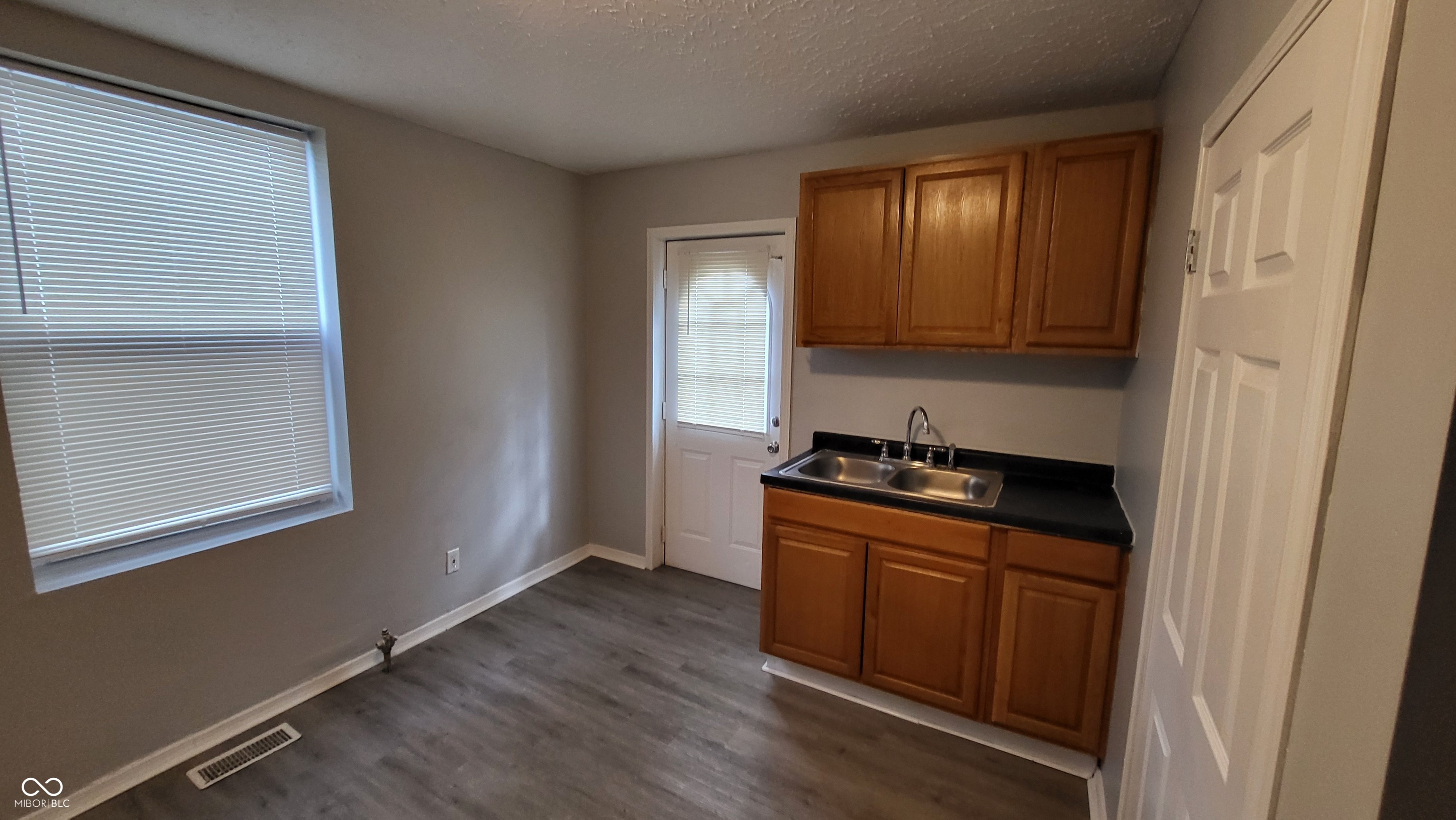 653 Birch Avenue Indianapolis, IN 46221 - Photo 9 of 18