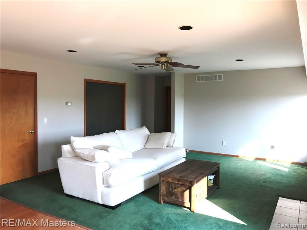 8898 Armstrong Road Newport, MI 48166 - Photo 12 of 42 20170916_143852549_iOS.jpg