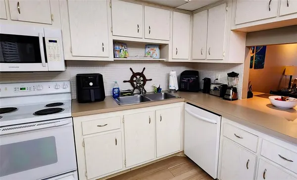 $1,795 | 4108 La Costa Cove, Bradenton, FL 34210