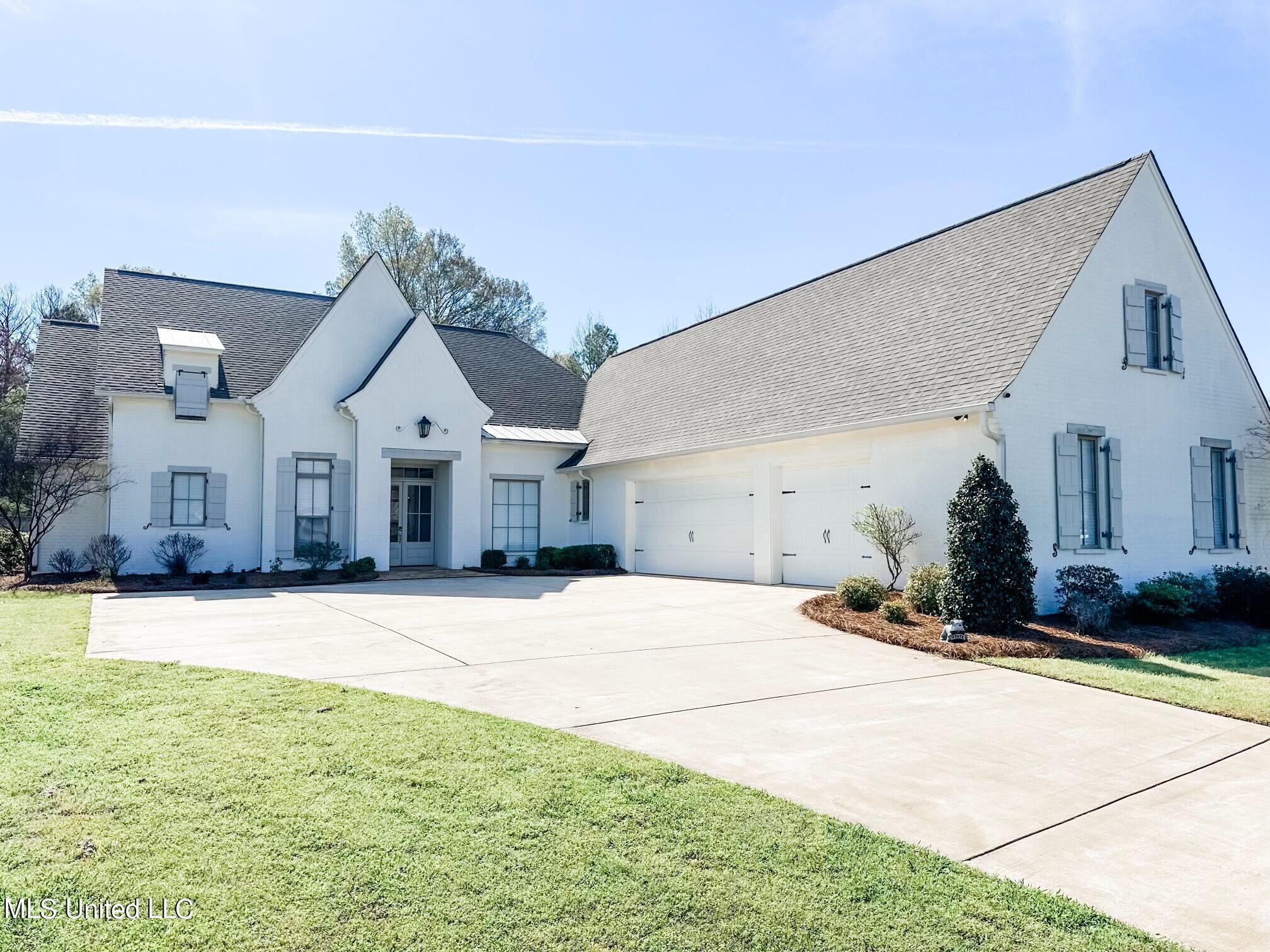 228 South Woodcreek Road Madison, MS 39110 - Photo 1 of 34 IMG_8539