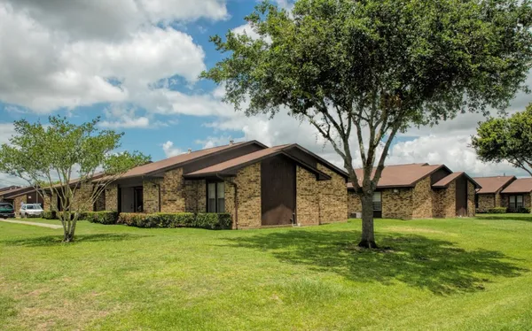 $590 | 1749 East Henderson Road, Angleton, TX 77515