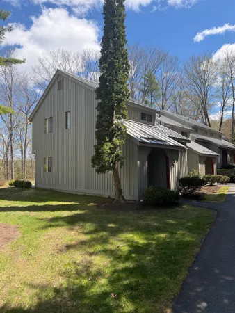$295,000 | 860 Murphys Road, Hartford, VT 05059
