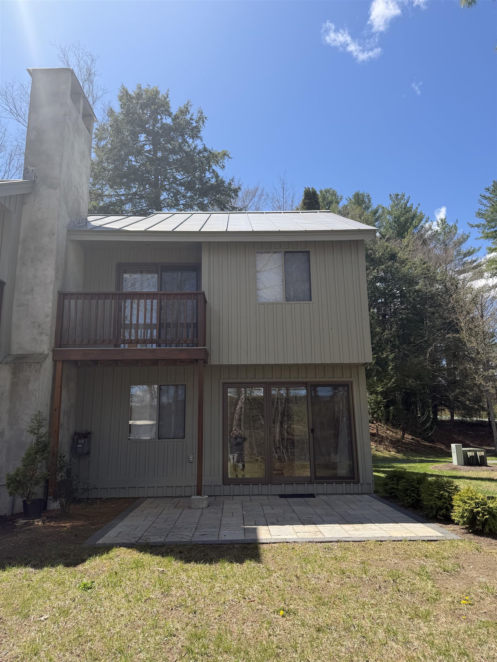 860 Murphys Road Hartford, VT 05059 - Photo 2 of 2
