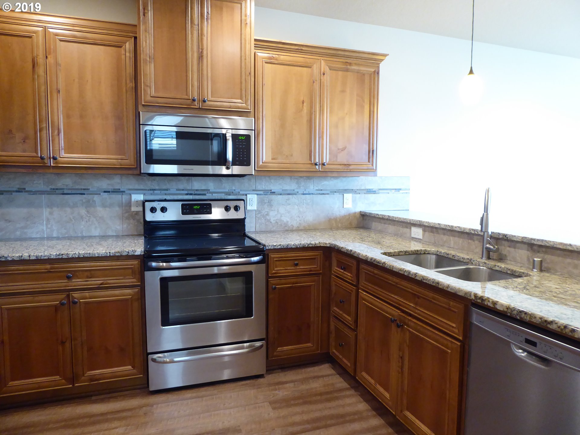 313 North 33rd Court Ridgefield, WA 98642 - Photo 2 of 18 Kitchen
