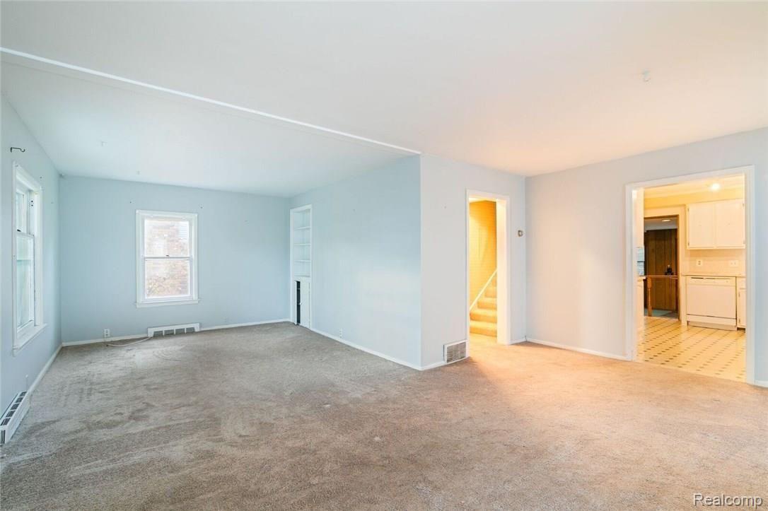 407 North Castell Avenue Rochester, MI 48307 - Photo 3 of 23 Castell-4_preview.jpeg