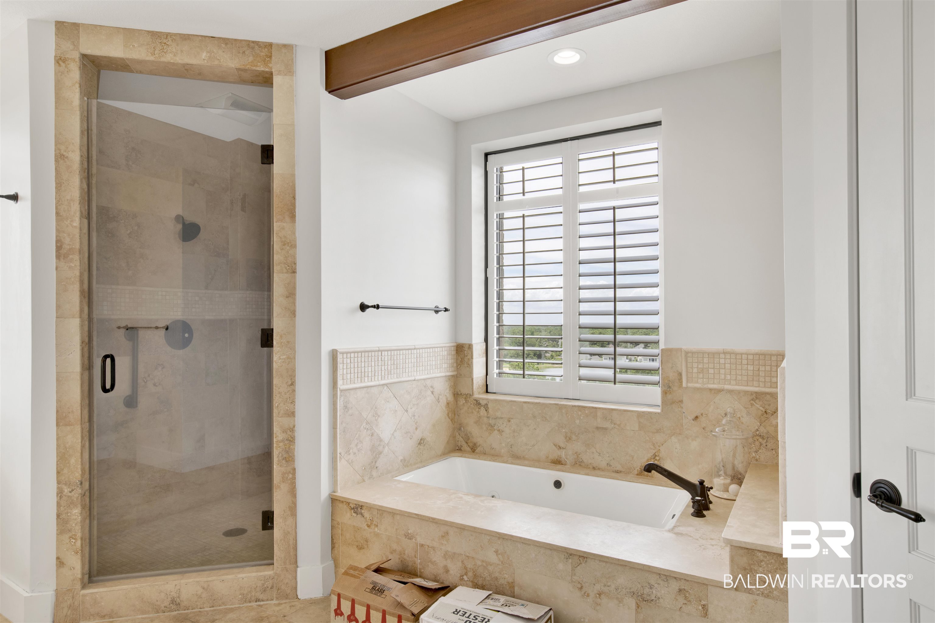 18269 Colony Drive, Unit 601 Fairhope, AL 36532 - Photo 7 of 47 Bathroom with separate shower and tub