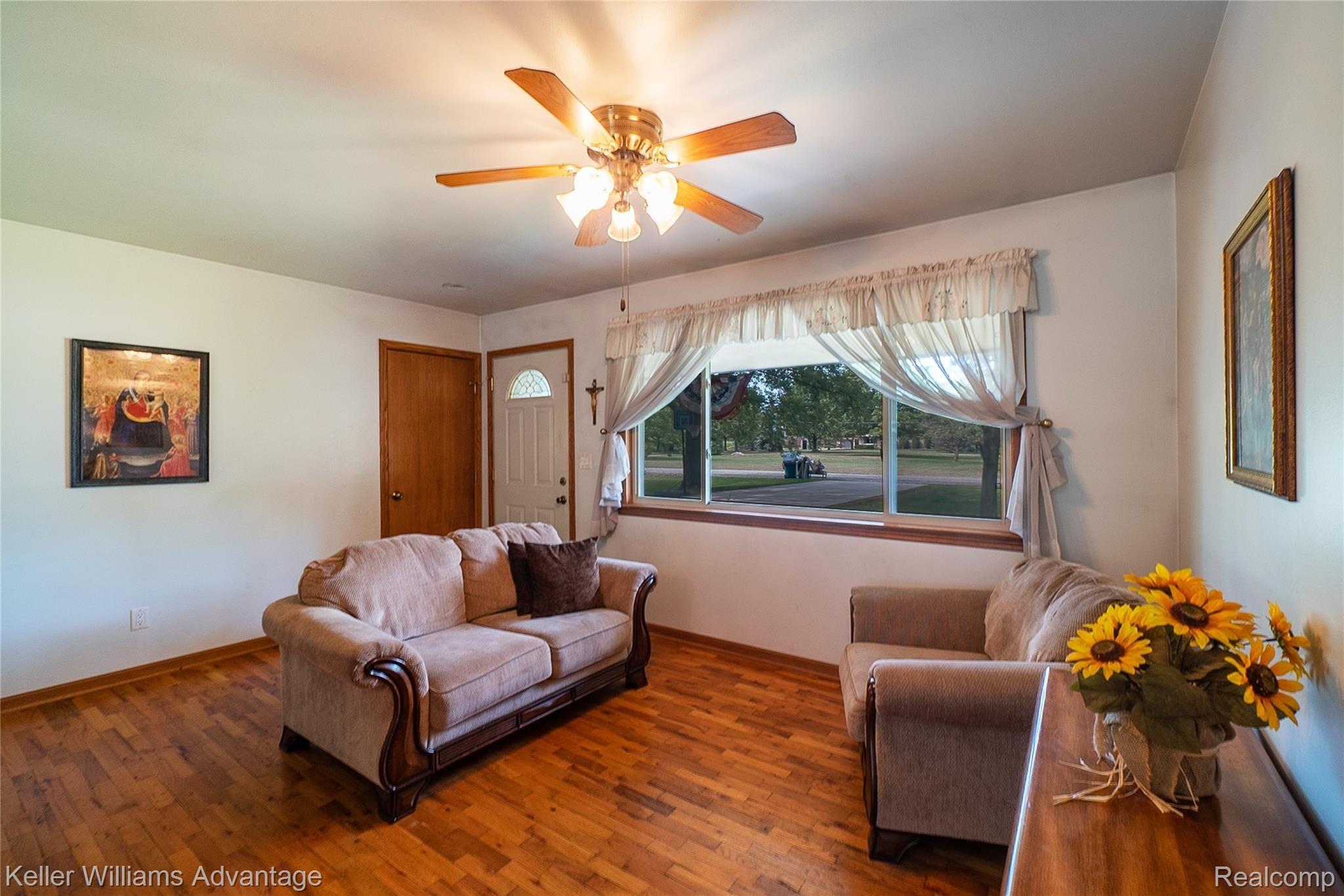 4077 West Ray Road Grand Blanc, MI 48439 - Photo 7 of 41 RayRd_4077_Livingroom 2.jpg