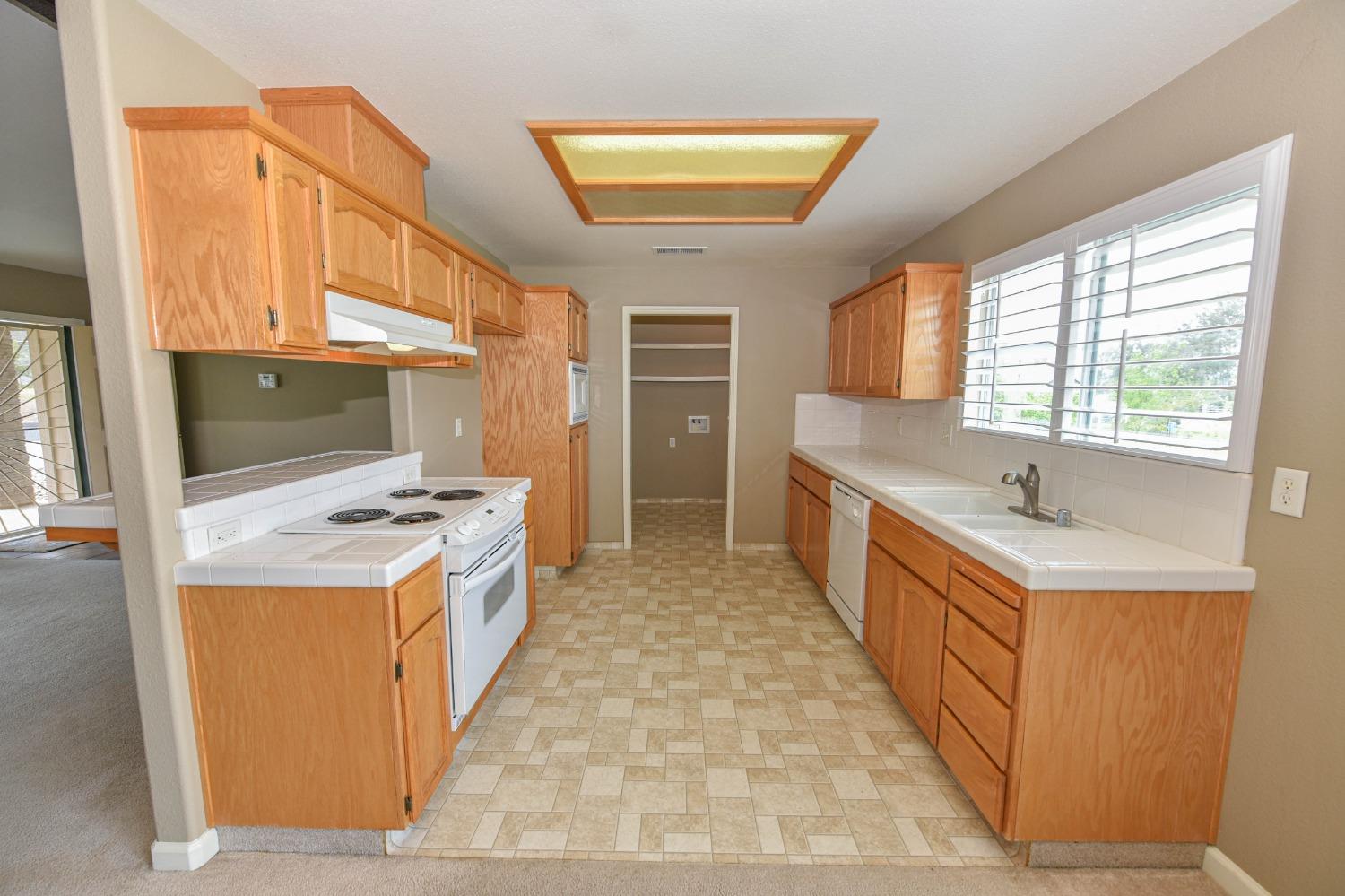 20074 Nicholas Road Clovis, CA 93619 - Photo 13 of 40 Gallery Image 13