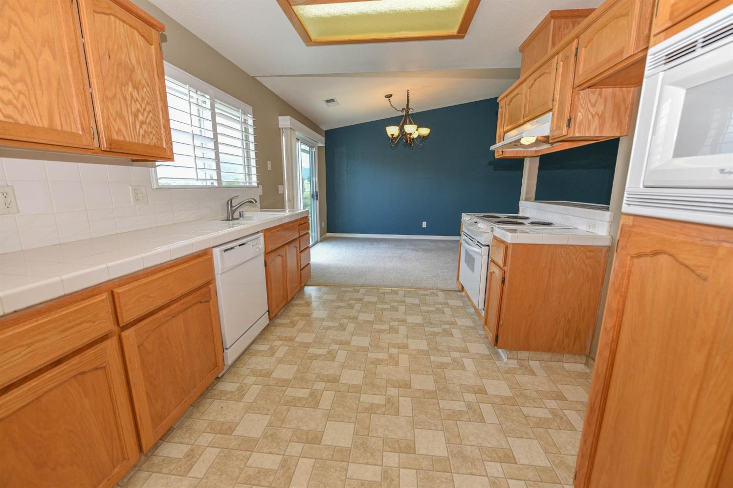 20074 Nicholas Road Clovis, CA 93619 - Photo 14 of 40 Gallery Image 14