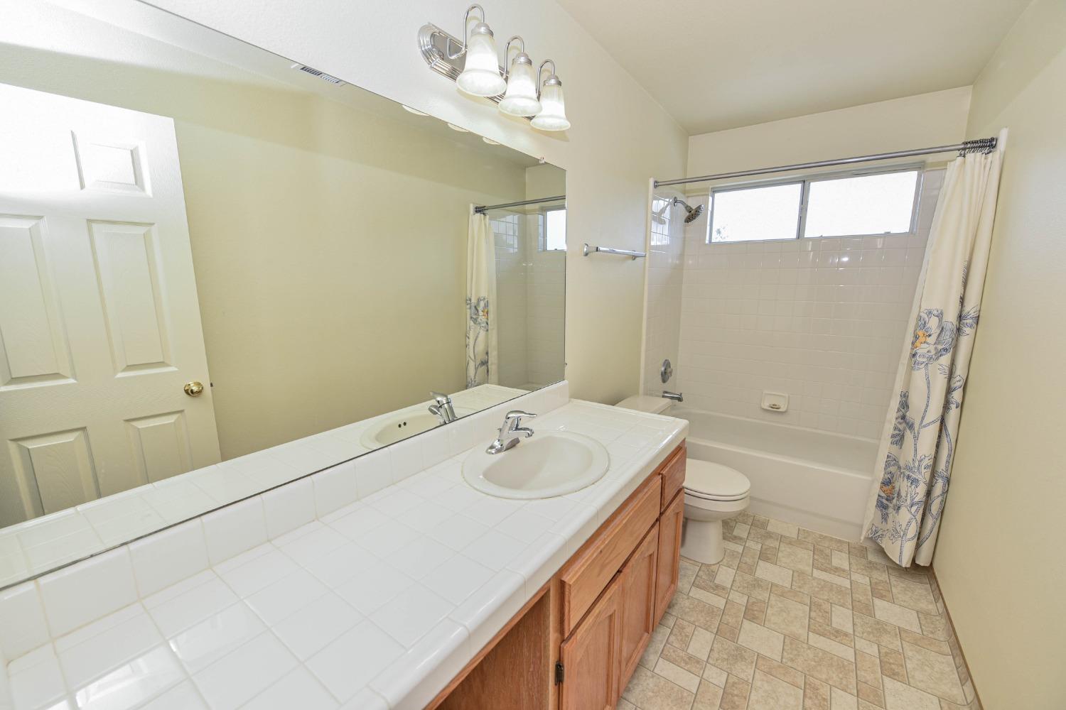 20074 Nicholas Road Clovis, CA 93619 - Photo 17 of 40 Gallery Image 17