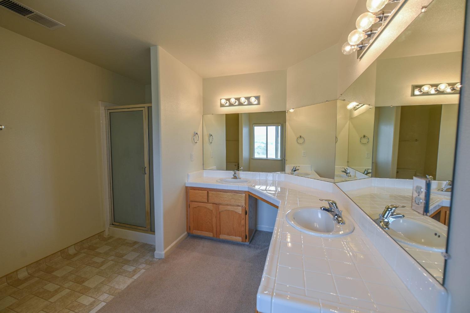 20074 Nicholas Road Clovis, CA 93619 - Photo 21 of 40 Gallery Image 21