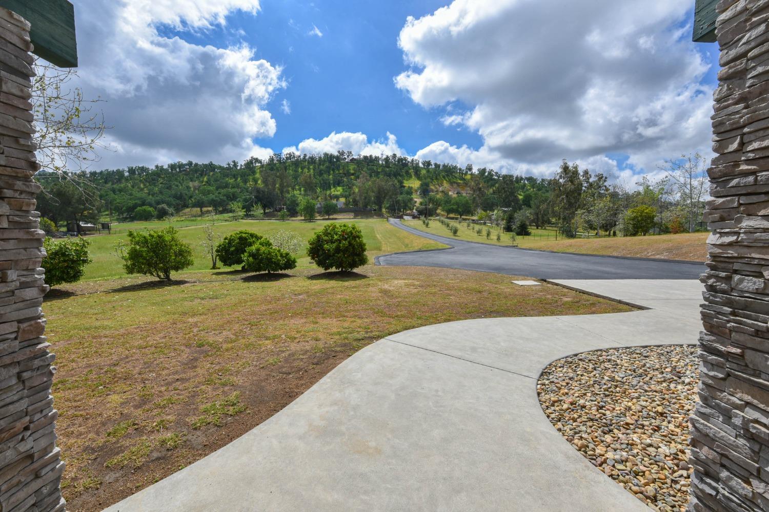 20074 Nicholas Road Clovis, CA 93619 - Photo 33 of 40 Gallery Image 33