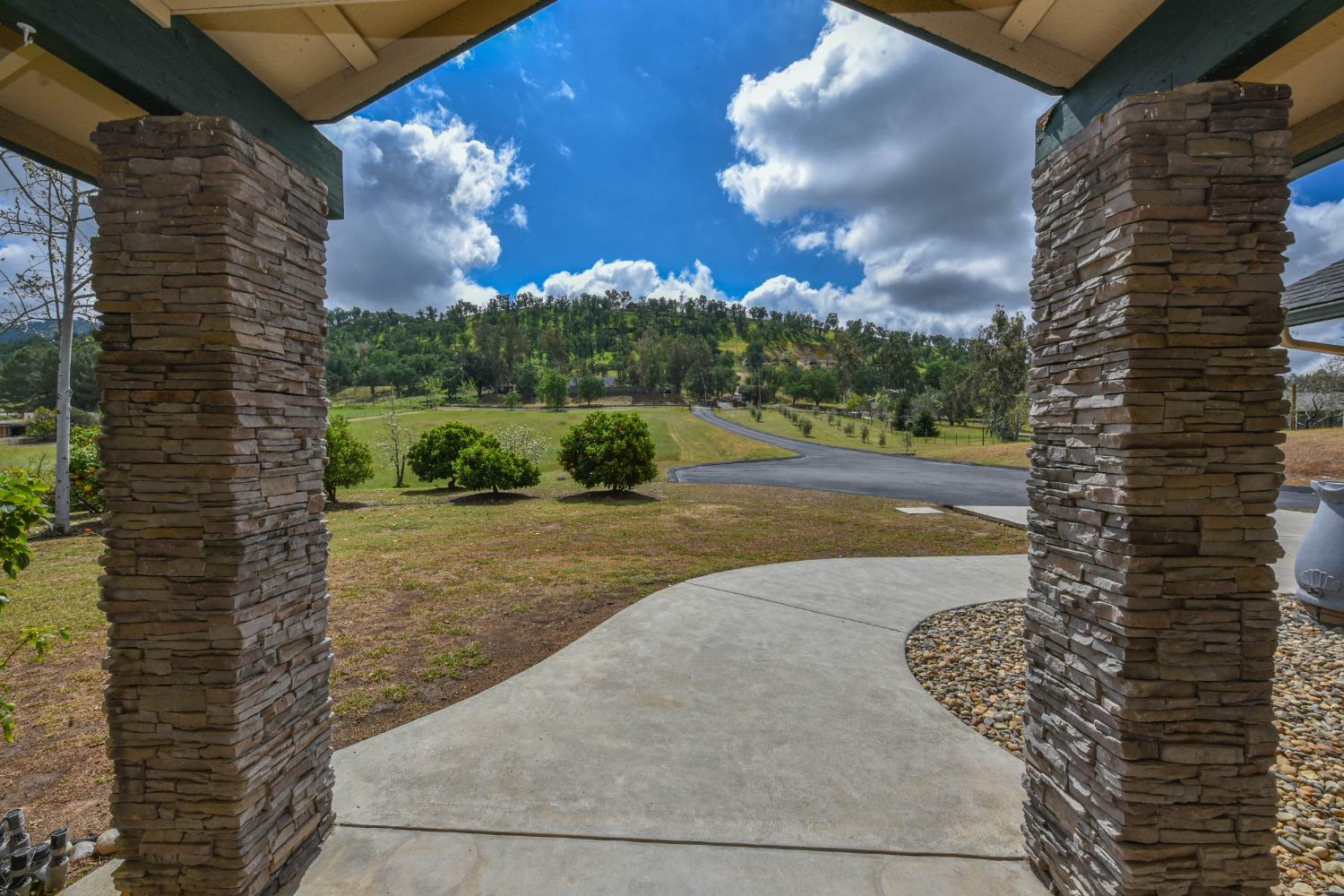 20074 Nicholas Road Clovis, CA 93619 - Photo 7 of 40 Gallery Image 7