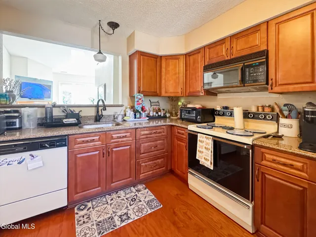 $249,900 | 4609 Foxwood Drive South, Clifton Park, NY 12065