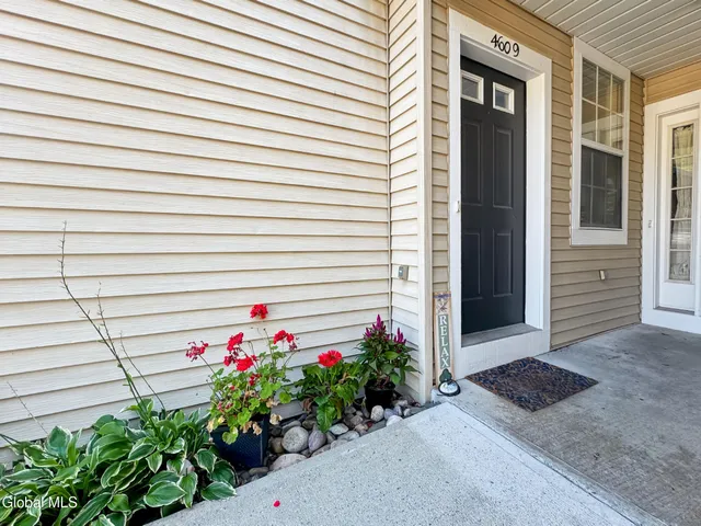 $249,900 | 4609 Foxwood Drive South, Clifton Park, NY 12065