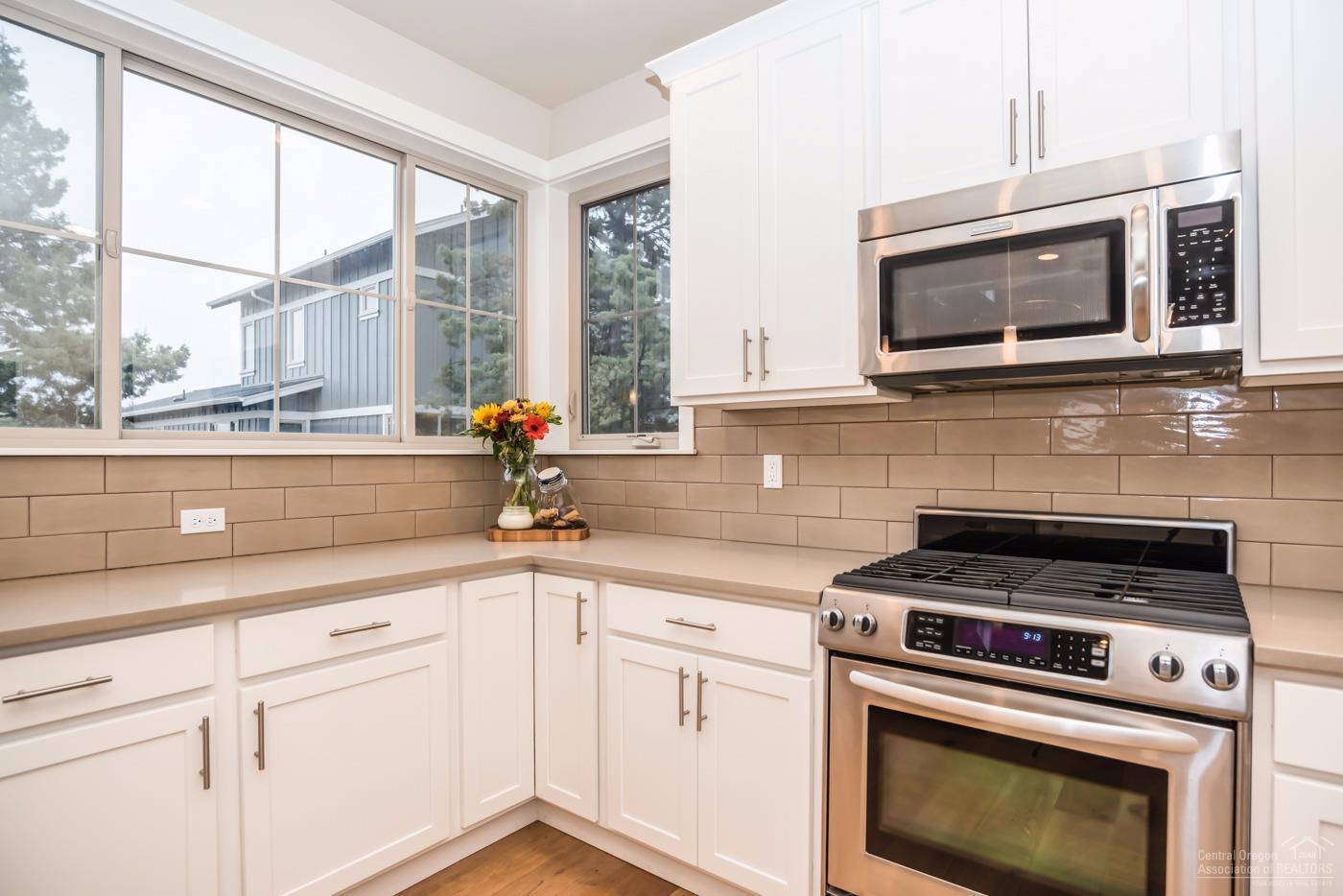 63178 Iner Loop Bend, OR 97701 - Photo 9 of 25 Additional Photo