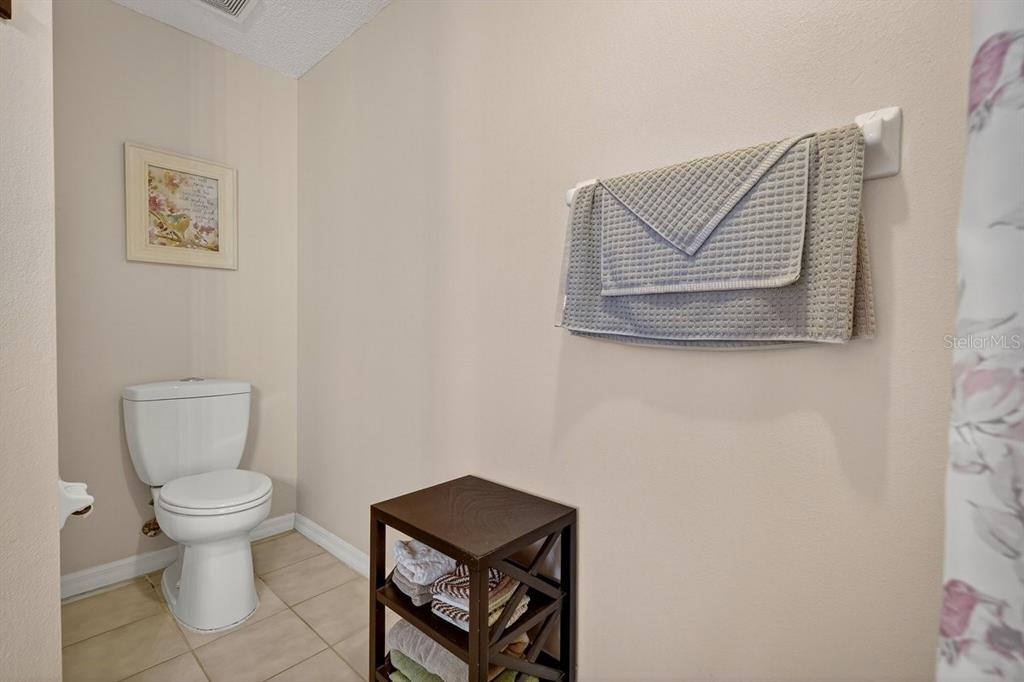 18 Smoke Tree Place Palm Coast, FL 32164 - Photo 22 of 34 a bathroom with a toilet a sink and mirror
