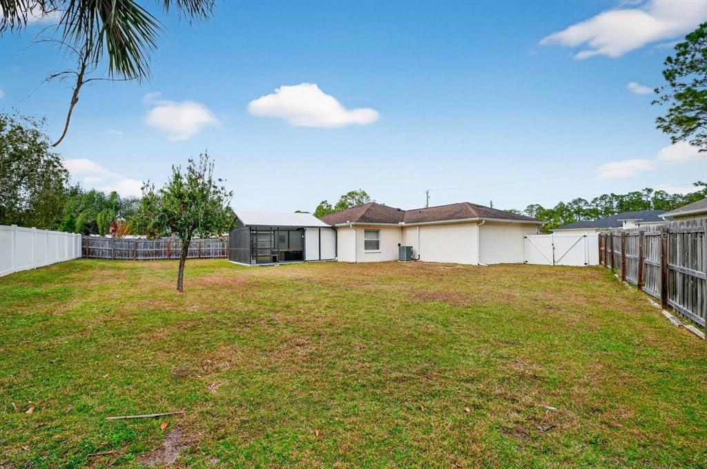 18 Smoke Tree Place Palm Coast, FL 32164 - Photo 4 of 34