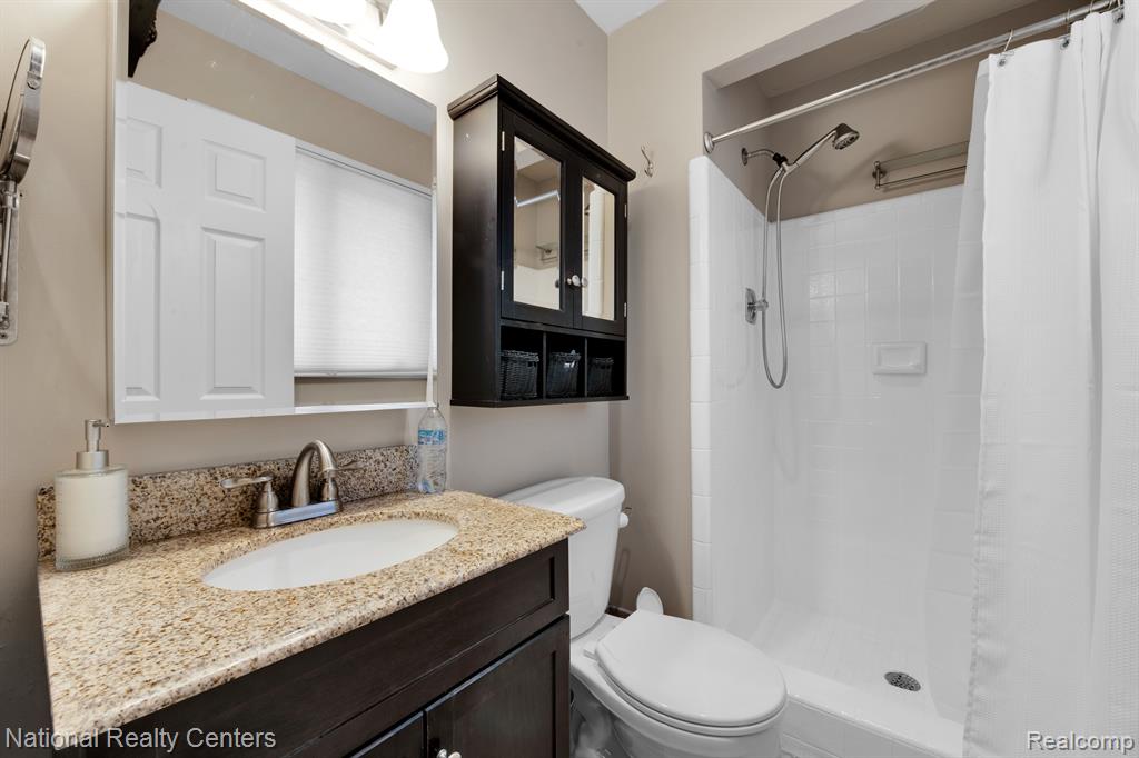 3640 Winter Creek Road Rochester Hills, MI 48307 - Photo 24 of 34
