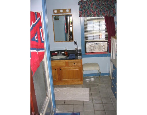 836 Middle Road Acushnet, MA 02743 - Photo 5 of 11 Gallery Image 5