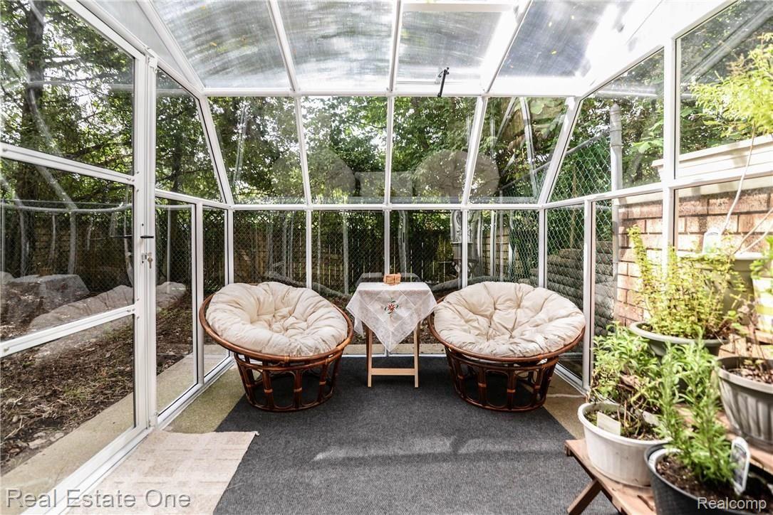 3859 West Schafer Road Pinckney, MI 48169 - Photo 27 of 60 SUN ROOM.jpg