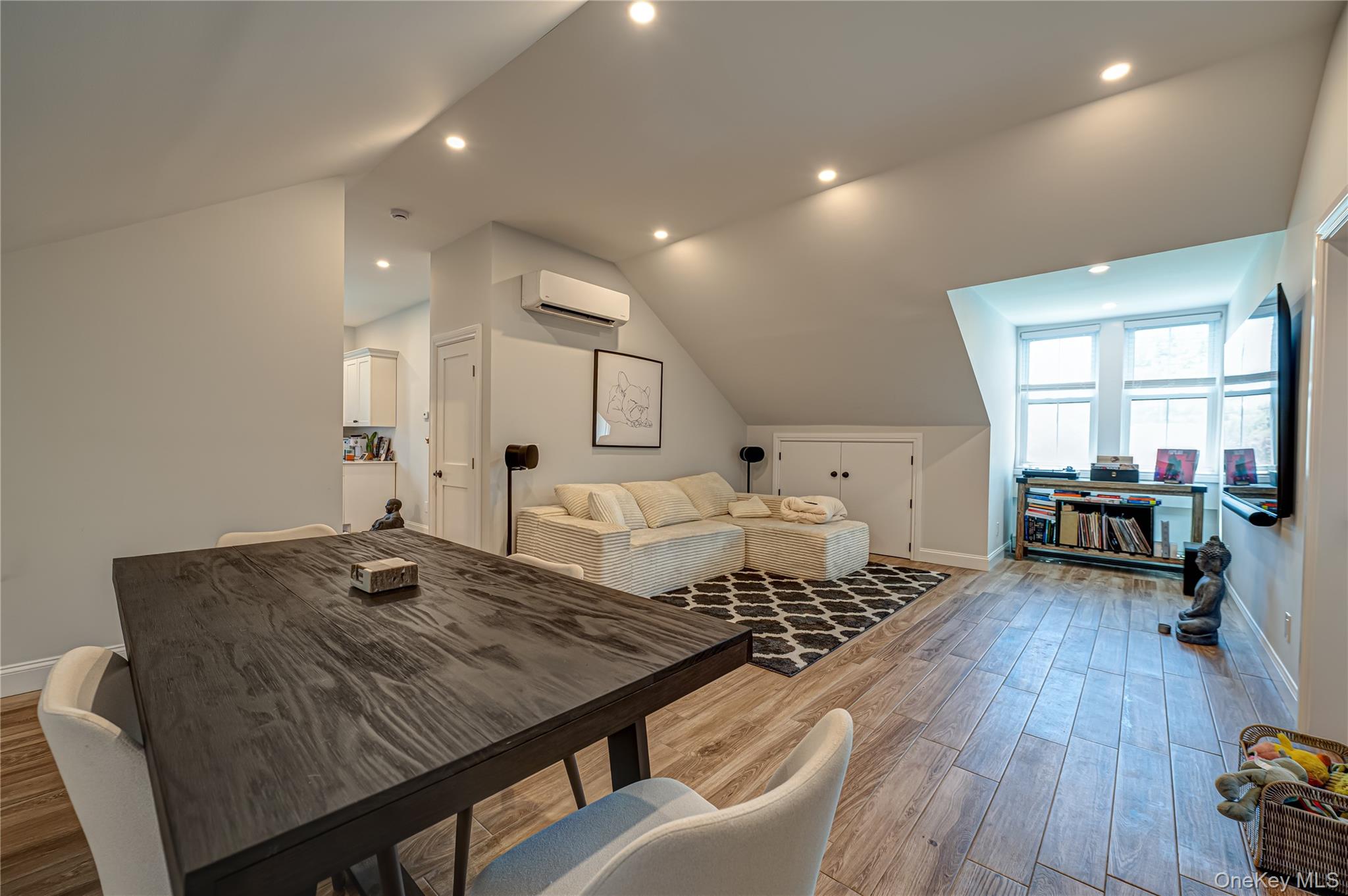 68 Nassau Road Huntington, NY 11743 - Photo 13 of 41 Third Floor Apartment - Dining Area